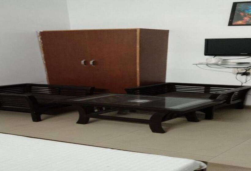 اتاق کلاسیک سه تخته, Pop 83911  Staywell