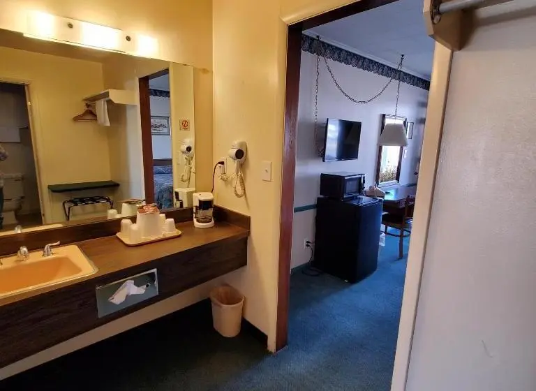 Standard Neljän Hengen Huone, Robin Hood Motel