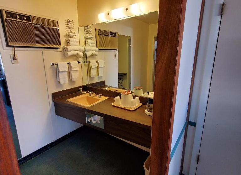 غرفة قياسية رباعية, Robin Hood Motel