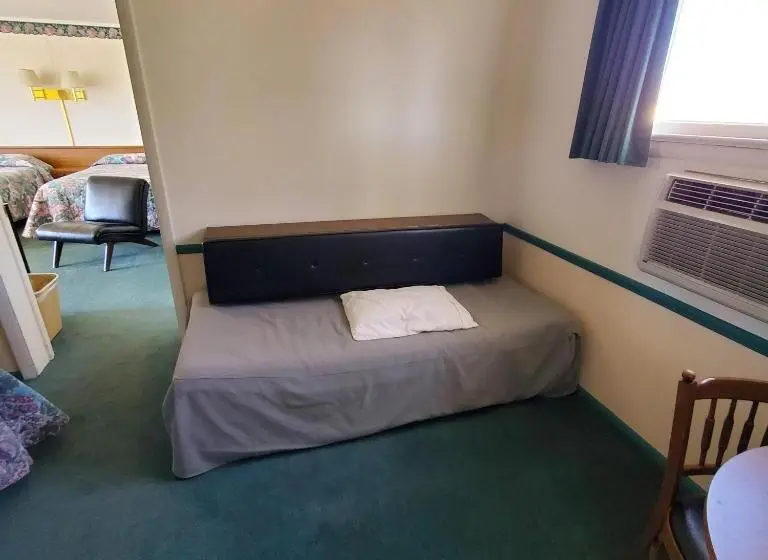 Perhehuone, Robin Hood Motel