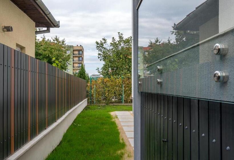 استودیوی لوکس, Sarmihouse