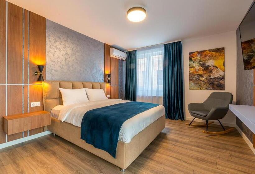 استودیوی لوکس, Sarmihouse