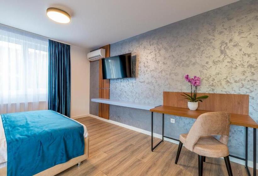 استودیوی لوکس, Sarmihouse