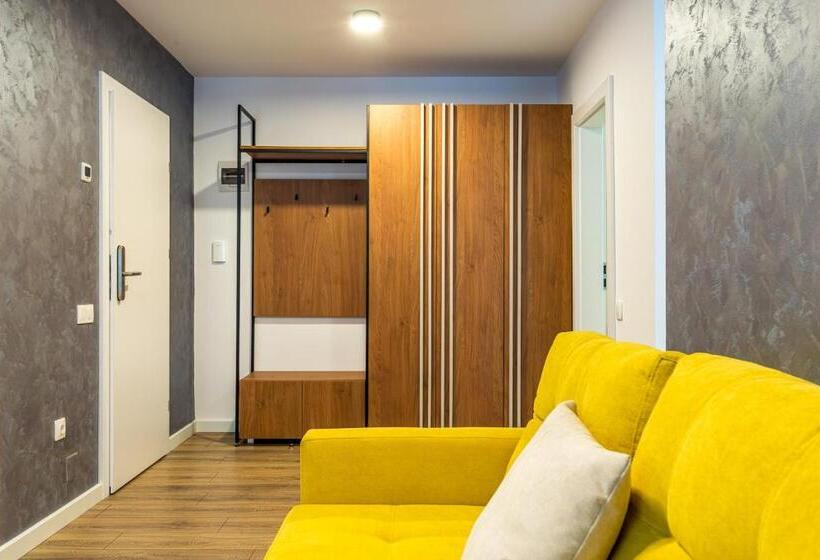 سوییت لوکس, Sarmihouse