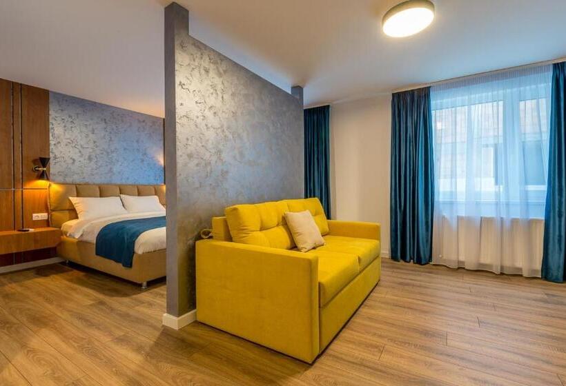 سوییت لوکس, Sarmihouse