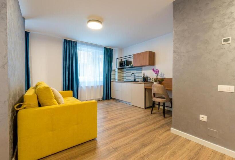 سوییت لوکس, Sarmihouse