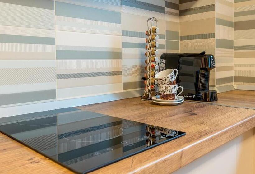 استودیوی لوکس, Sarmihouse