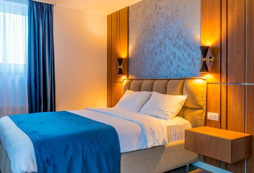 استودیوی لوکس, Sarmihouse