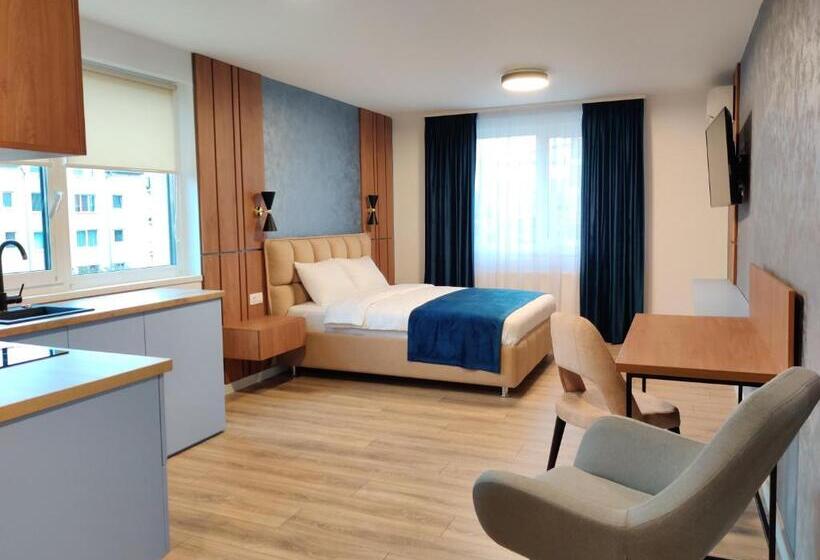 استودیوی لوکس, Sarmihouse