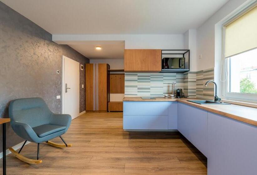 استودیوی لوکس, Sarmihouse