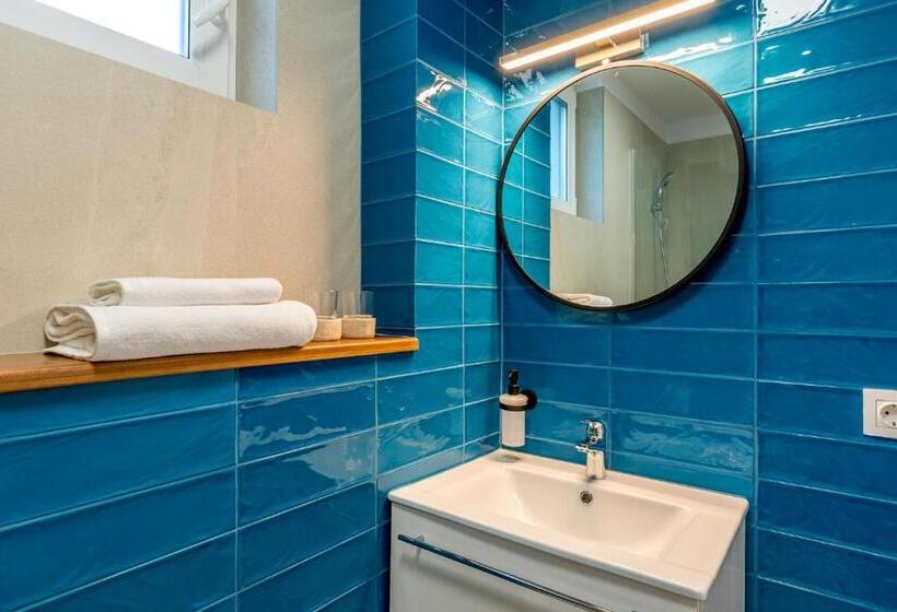 استودیوی لوکس, Sarmihouse