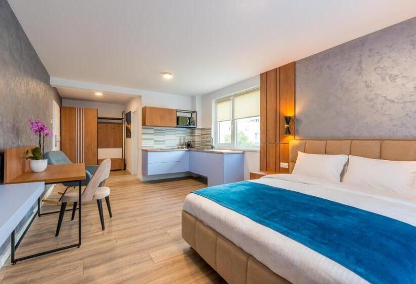 استودیوی لوکس, Sarmihouse