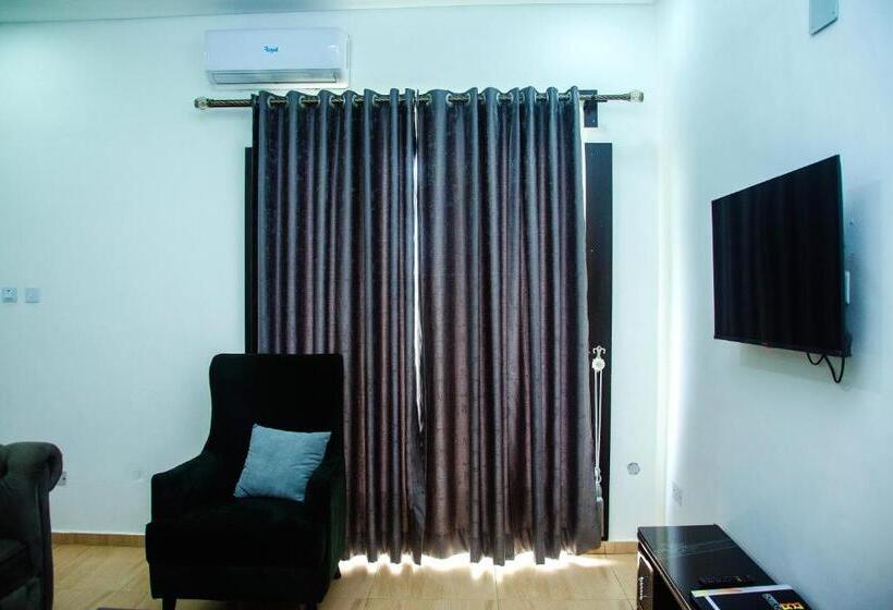 1 Bedroom Apartment, Capitol