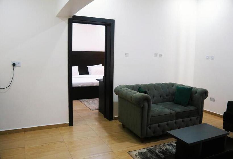 1 Bedroom Apartment, Capitol