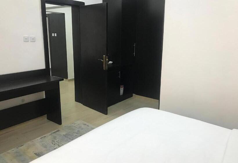 1 Bedroom Apartment, Capitol