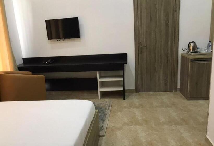 2 Bedroom Apartment, Capitol