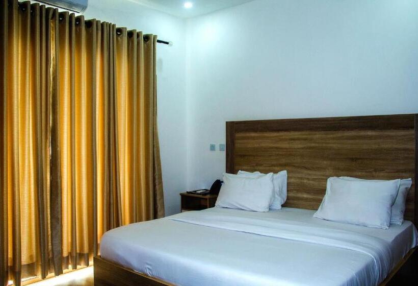 2 Bedroom Apartment, Capitol