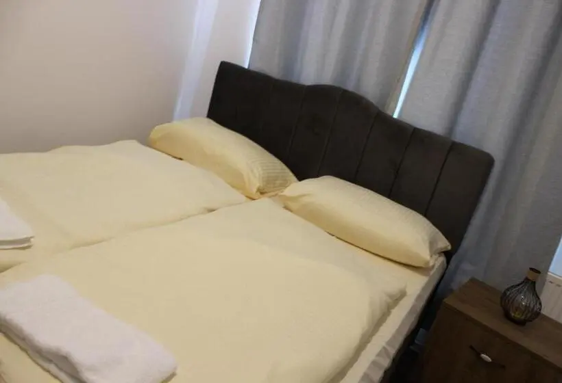 سوییت خانوادگی, Hr Rooms