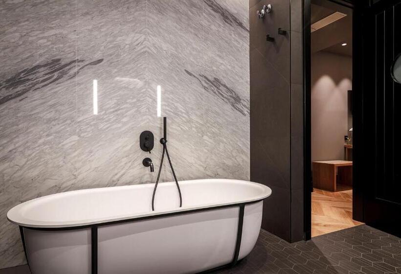 سوییت لوکس, Ibizas