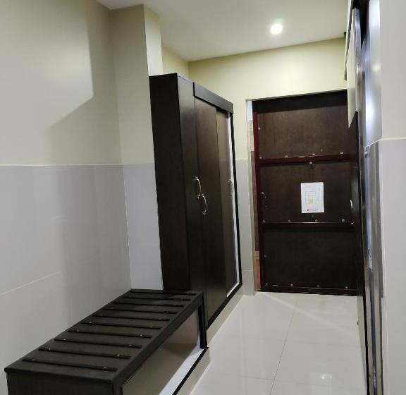 Camera Standard Pat King Adaptată pentru Discapacitaţi, Kottavathil