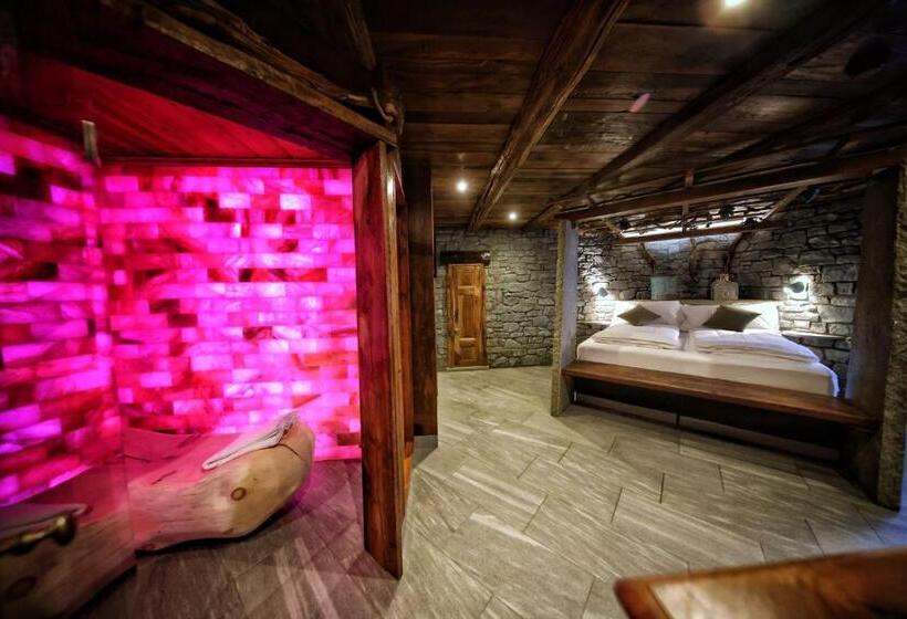 סוויטה עם מרפסת, Café Quinson Relais De Charme