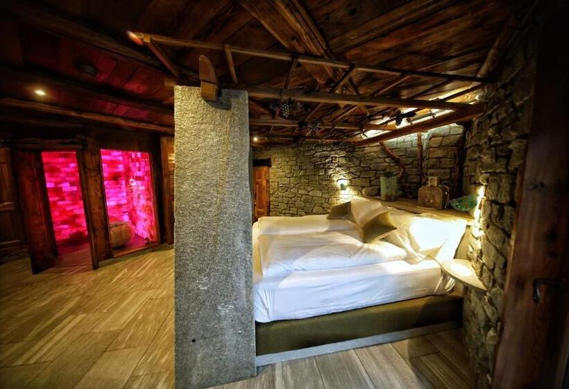 סוויטה עם מרפסת, Café Quinson Relais De Charme