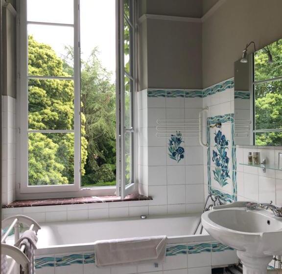 ファミリールーム, Château D En Haut