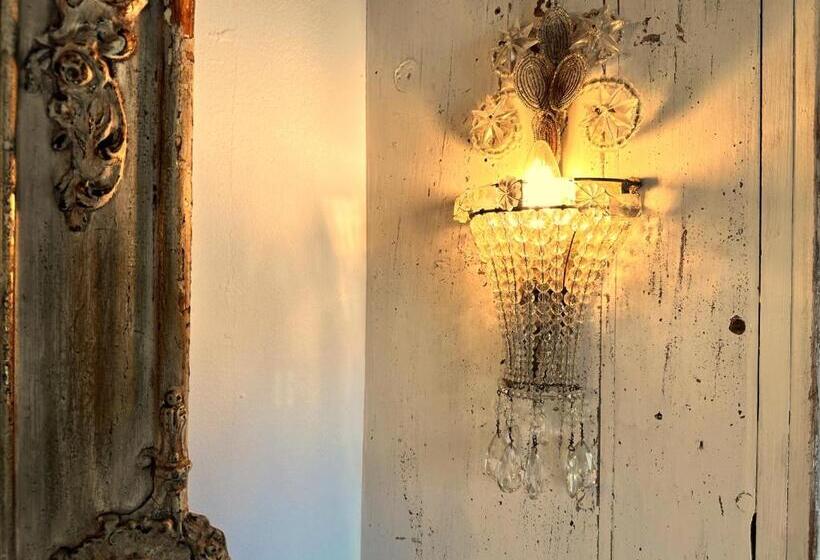 四人高级间, Emblemático La Casa De Los Naranjos