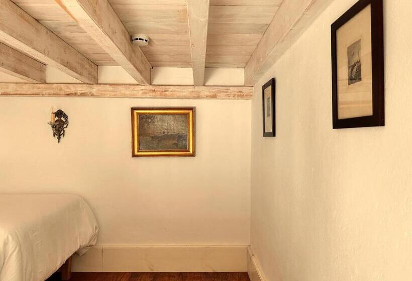 四人高级间, Emblemático La Casa De Los Naranjos