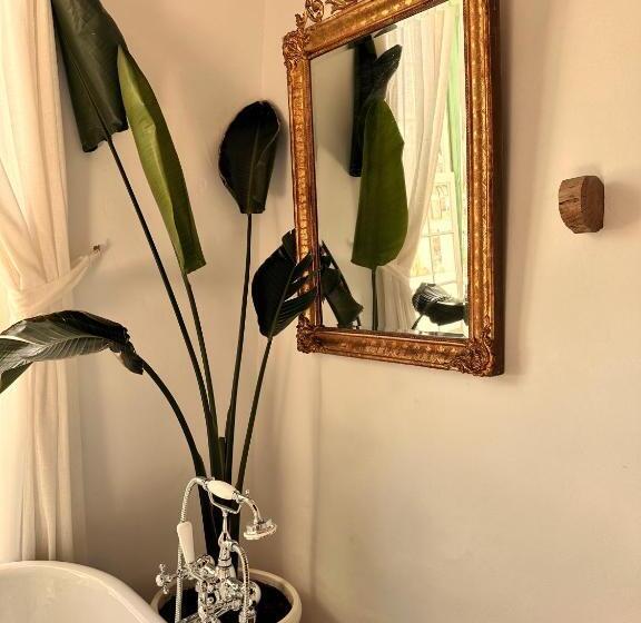 四人高级间, Emblemático La Casa De Los Naranjos