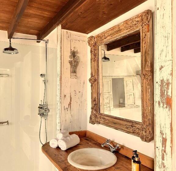 四人高级间, Emblemático La Casa De Los Naranjos