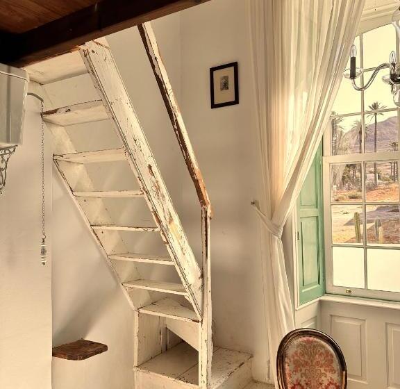 四人高级间, Emblemático La Casa De Los Naranjos