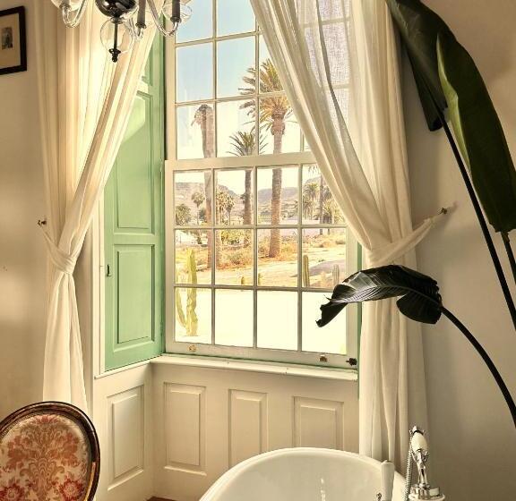 四人高级间, Emblemático La Casa De Los Naranjos