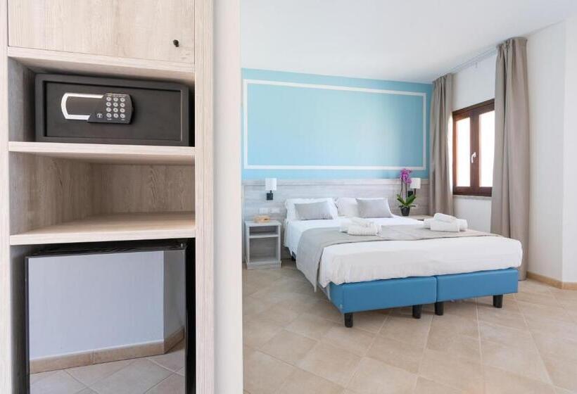 غرفة كومفورت ثلاثية, Amareclub Red Sun Village