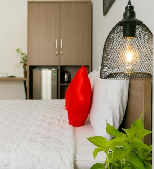 اتاق لوکس با بالکن, Saigoncucu Near Bui Vien Town