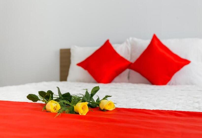 اتاق لوکس با بالکن, Saigoncucu Near Bui Vien Town