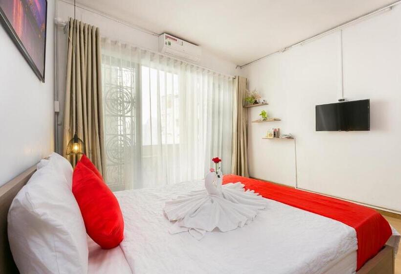 اتاق لوکس با بالکن, Saigoncucu Near Bui Vien Town