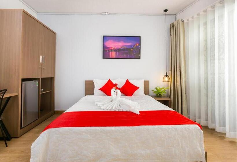 اتاق لوکس با بالکن, Saigoncucu Near Bui Vien Town