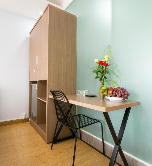 اتاق لوکس با بالکن, Saigoncucu Near Bui Vien Town