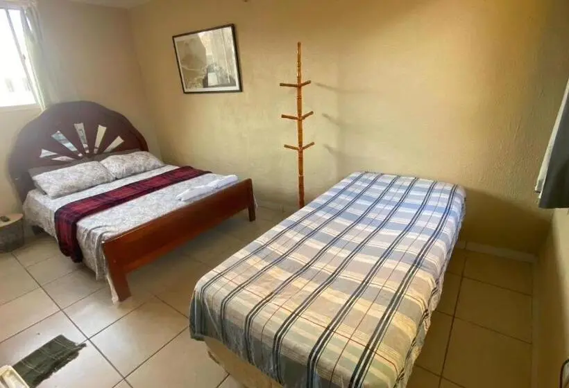 اتاق استاندارد سه نفره, Rioslz Hostel