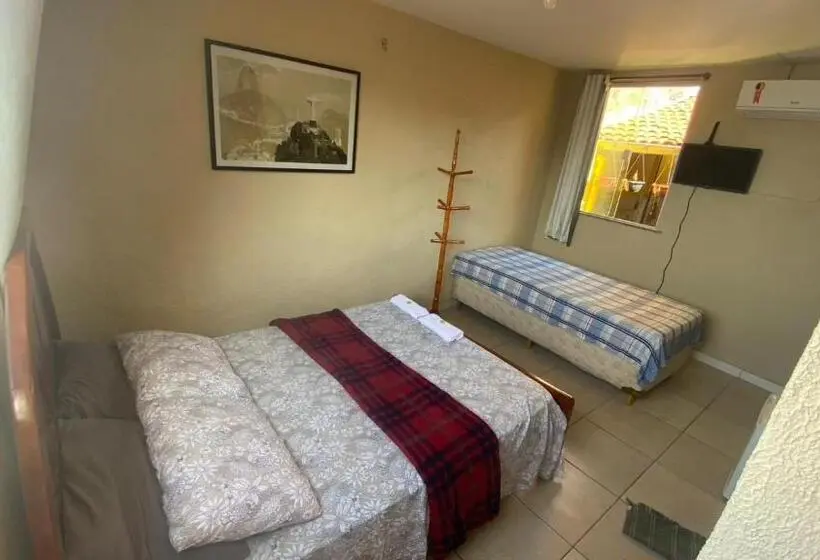 اتاق استاندارد سه نفره, Rioslz Hostel