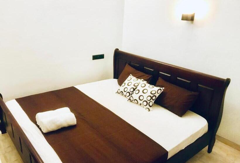 经济房, Tamarind Moon