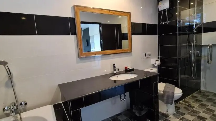 سوییت جونیور با بالکن, The Room Boutique