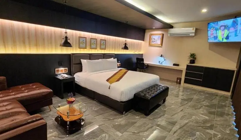 استودیوی استاندارد, The Room Boutique