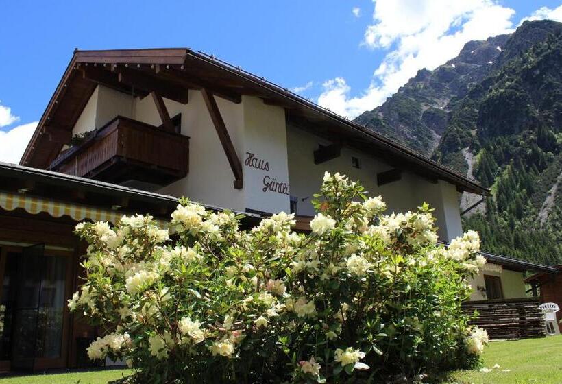 غرفة قياسية فردية مزودة بشُرفة, Haus Guentli