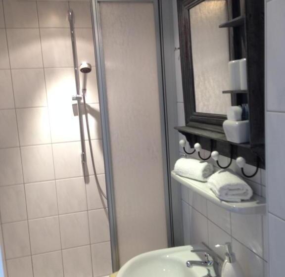 غرفة قياسية مزوَّدة بشُرفة, Haus Guentli