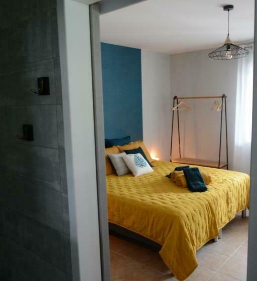 Номер Стандарт Вид на Бассейн, L Oiseau Bleu