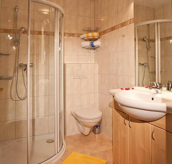 غرفة عائلية, Pension Schwab