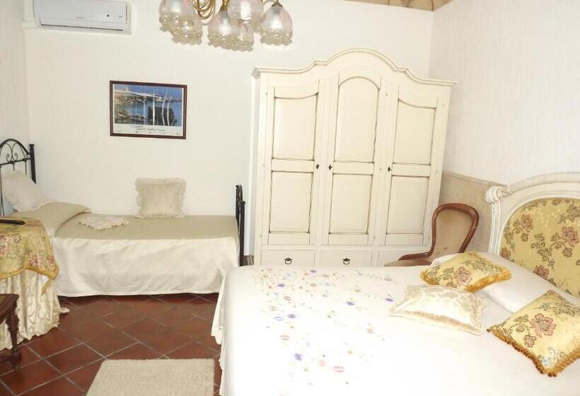 غرفة قياسية ثلاثية, B&b La Balaustra