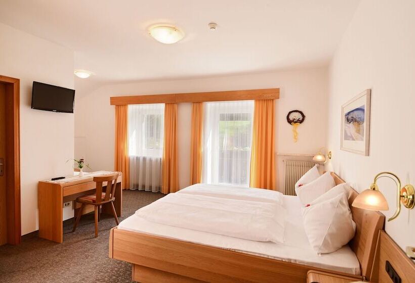 标准三人间, River Hotel Post